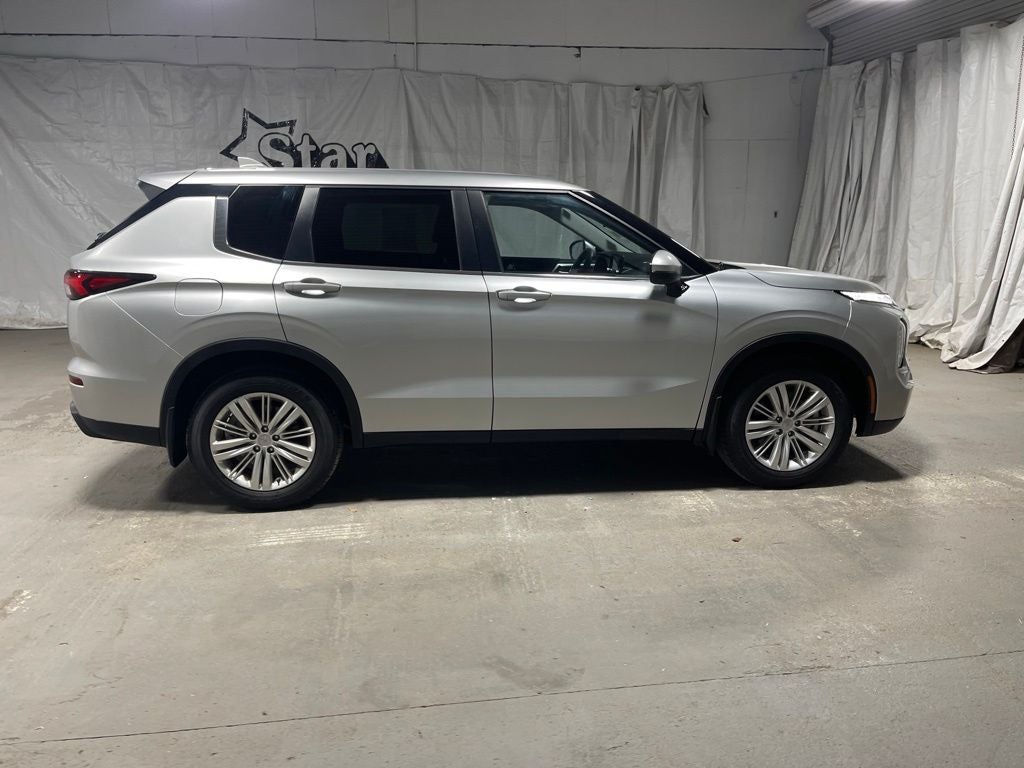 2024 Mitsubishi Outlander ES
