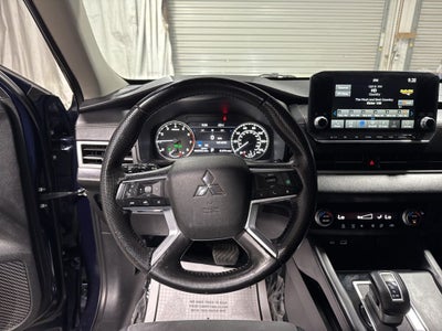 2022 Mitsubishi Outlander SE
