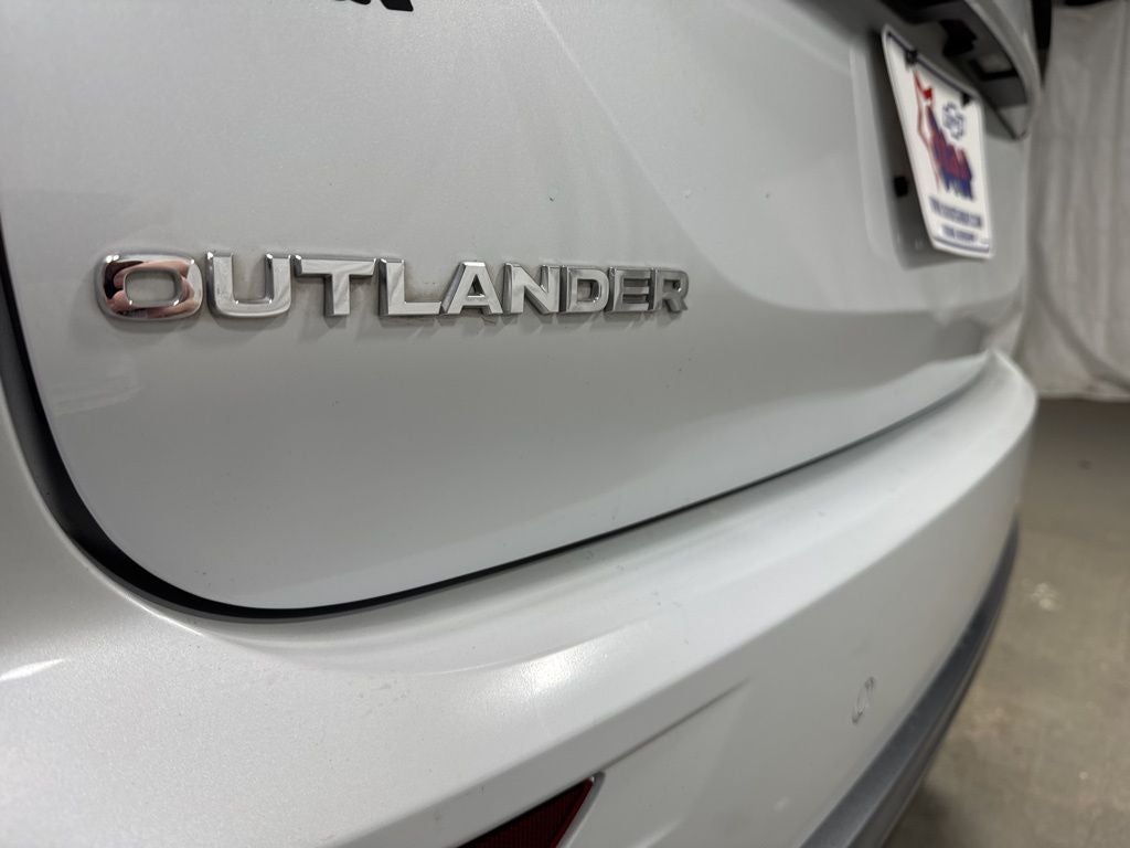 2025 Mitsubishi Outlander SE