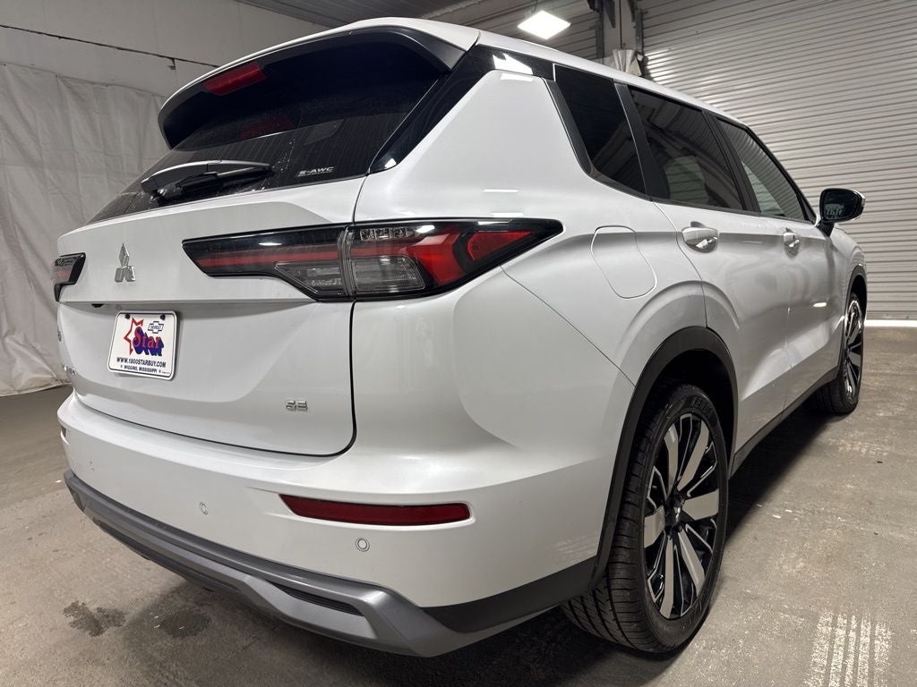 2025 Mitsubishi Outlander SE