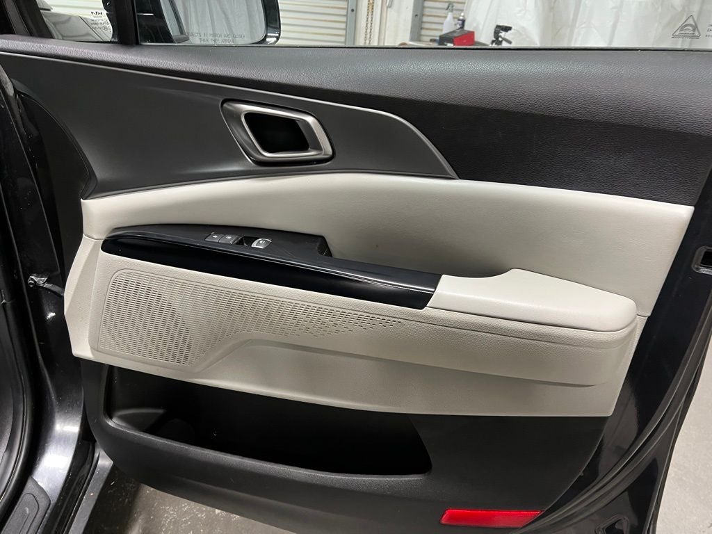 2023 Kia Carnival LX