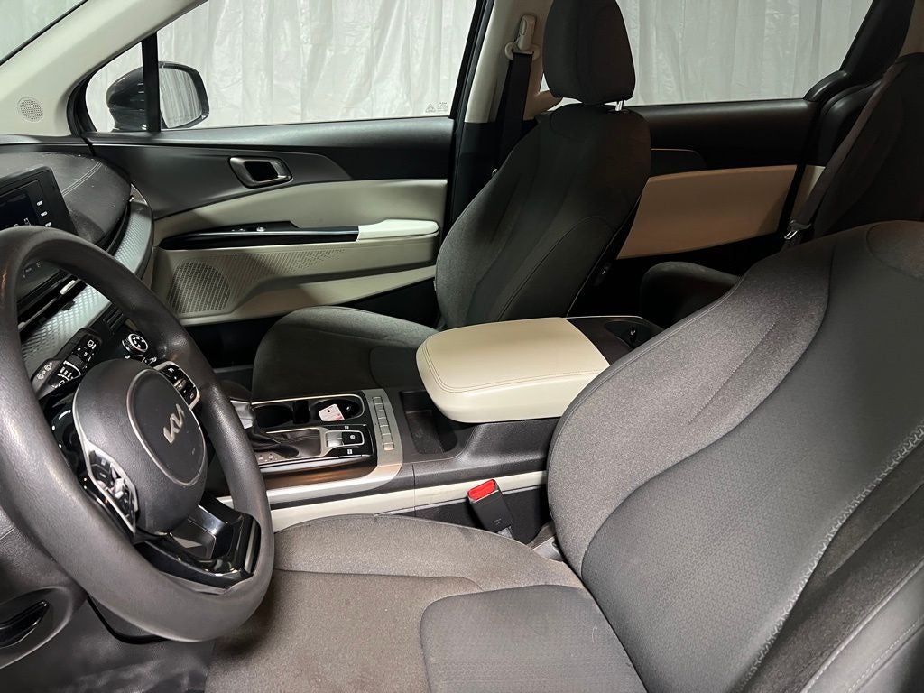 2023 Kia Carnival LX