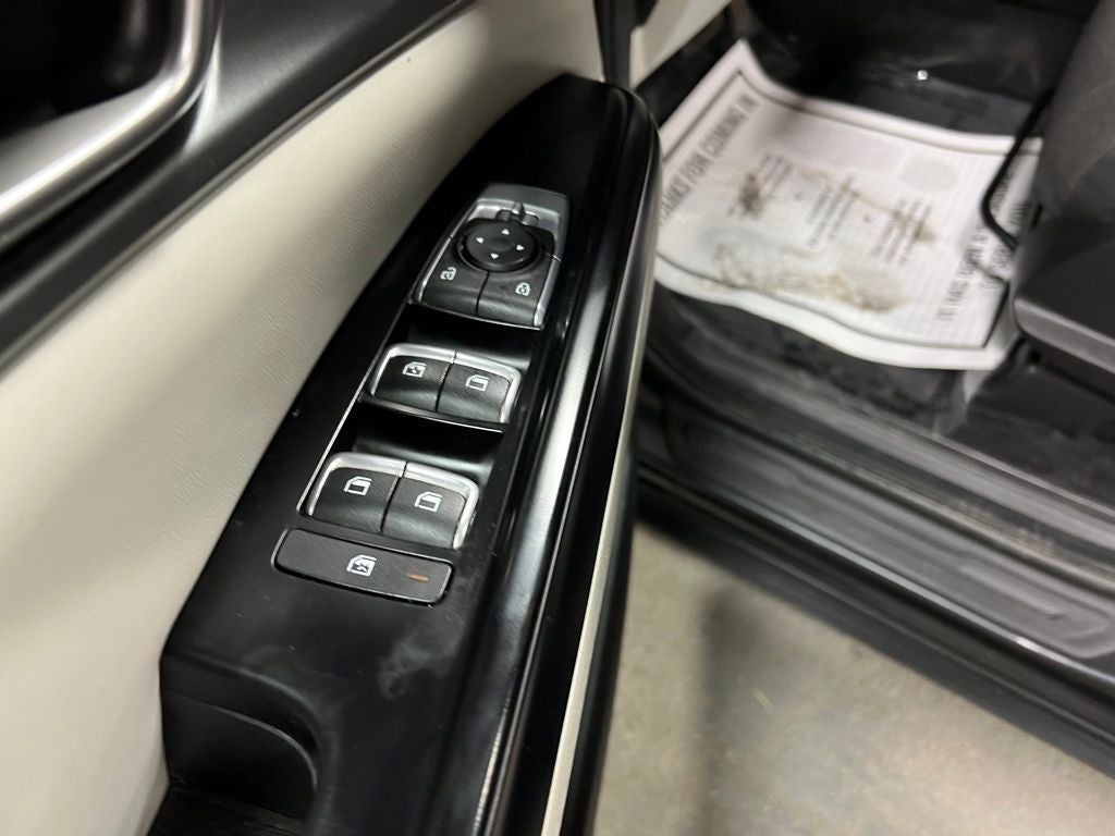 2023 Kia Carnival LX