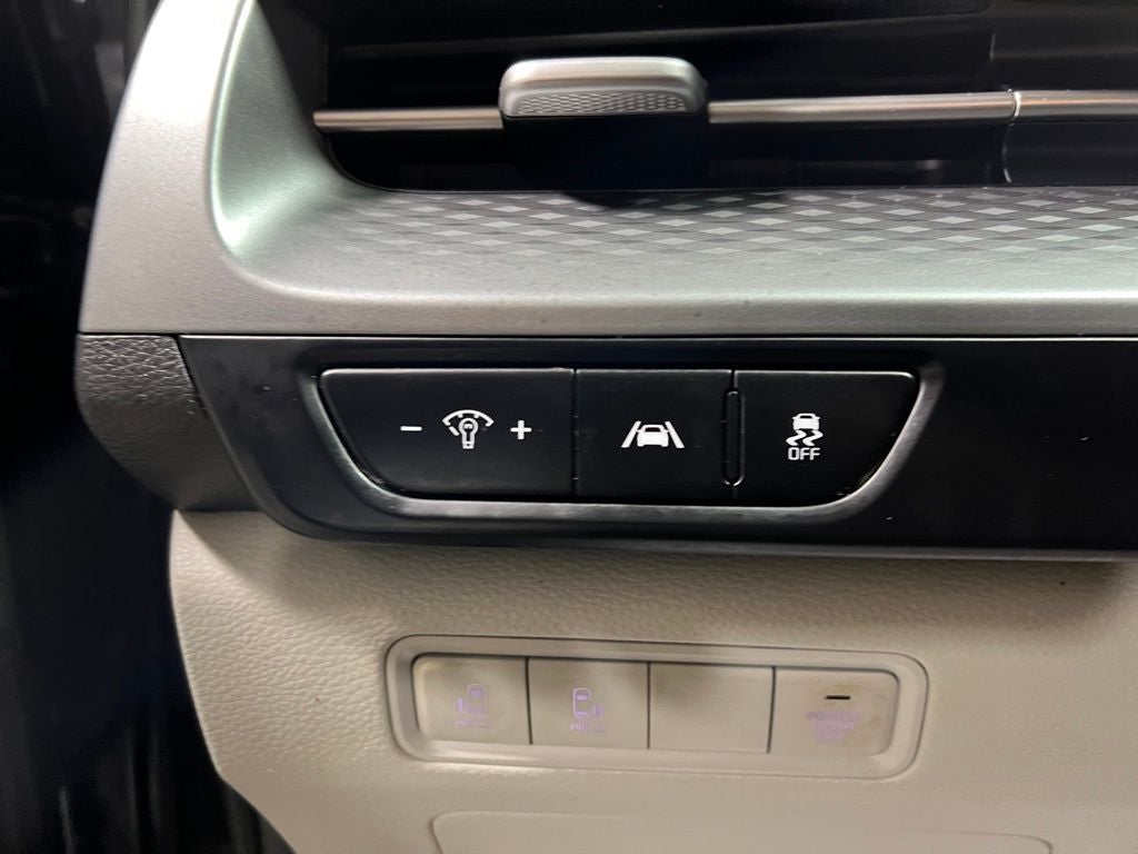 2023 Kia Carnival LX