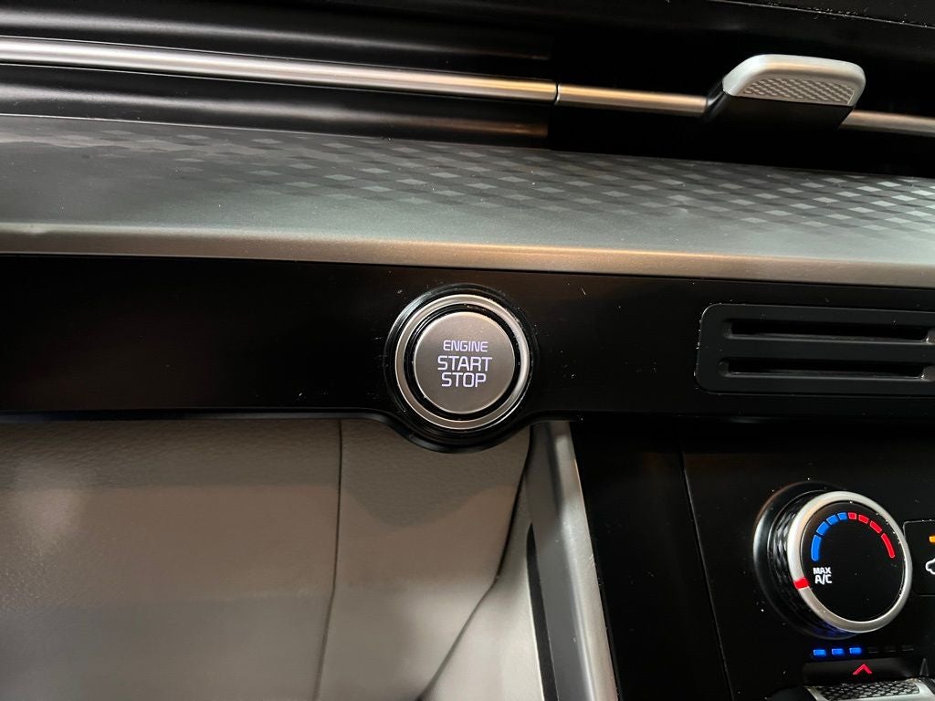 2023 Kia Carnival LX