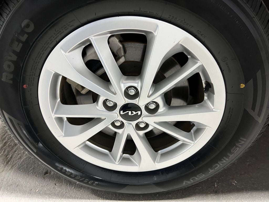 2023 Kia Carnival LX