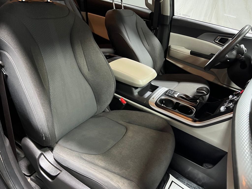 2023 Kia Carnival LX