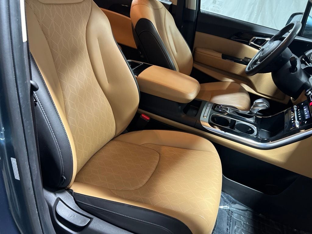 2024 Kia Carnival EX